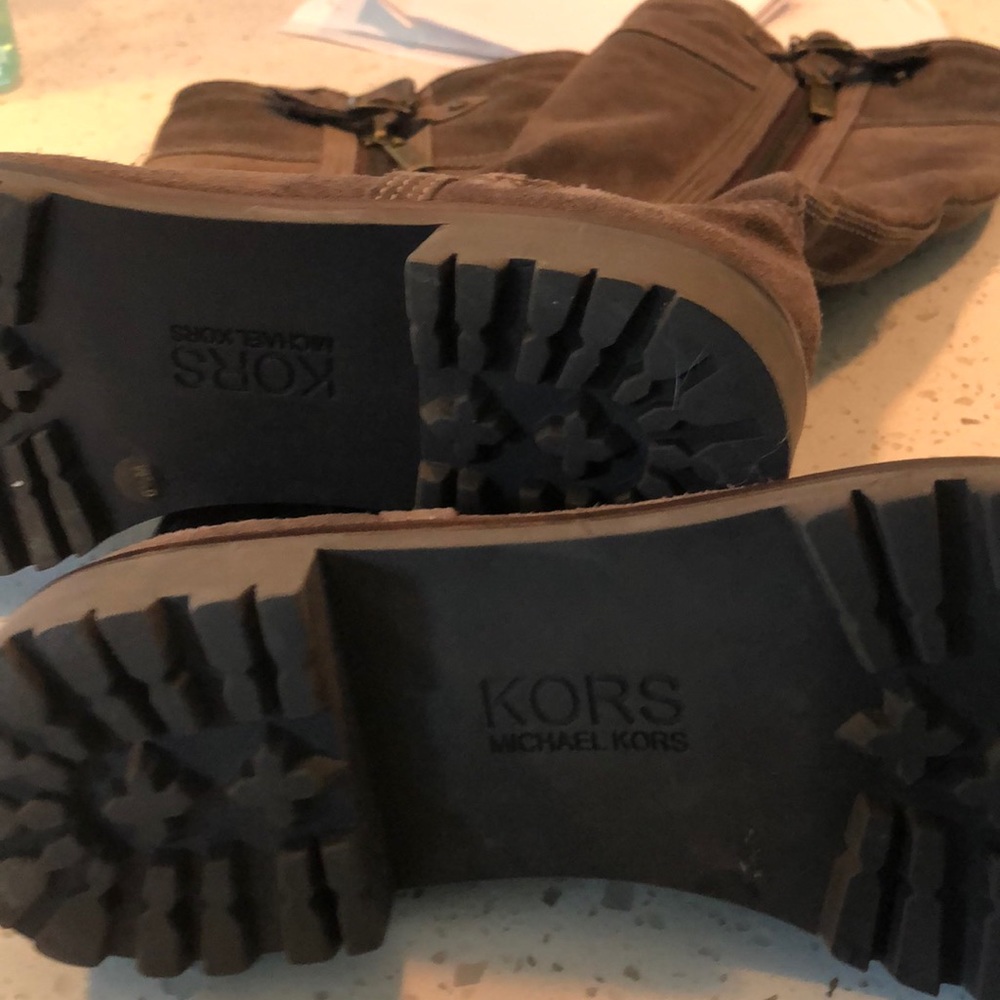 Michael Kors Light Brown Knee High Suede Boots With Small Heel Side Zip Size 6.5 - Picture 10 of 12